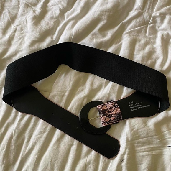 pink and black lace floral buckle belt with adjustable hoops.。.:*☆ - Picture 8 of 8